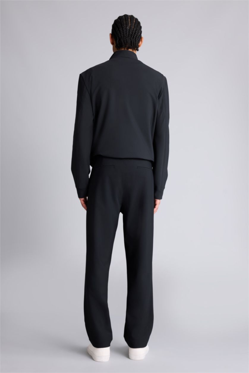 رجال أسود بنطرون قصة عادية ورجل عادي