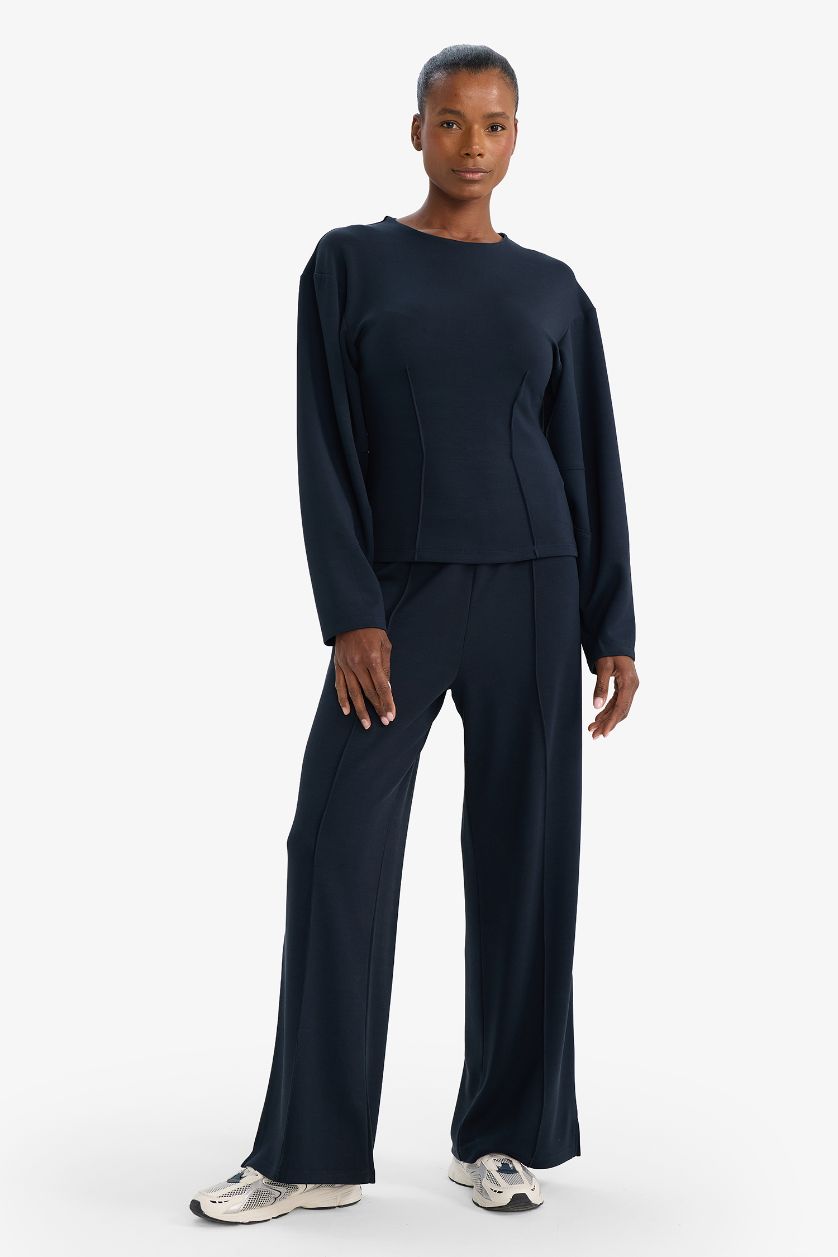 Woman NAVY Crew Neck Long Sleeve T-Shirt