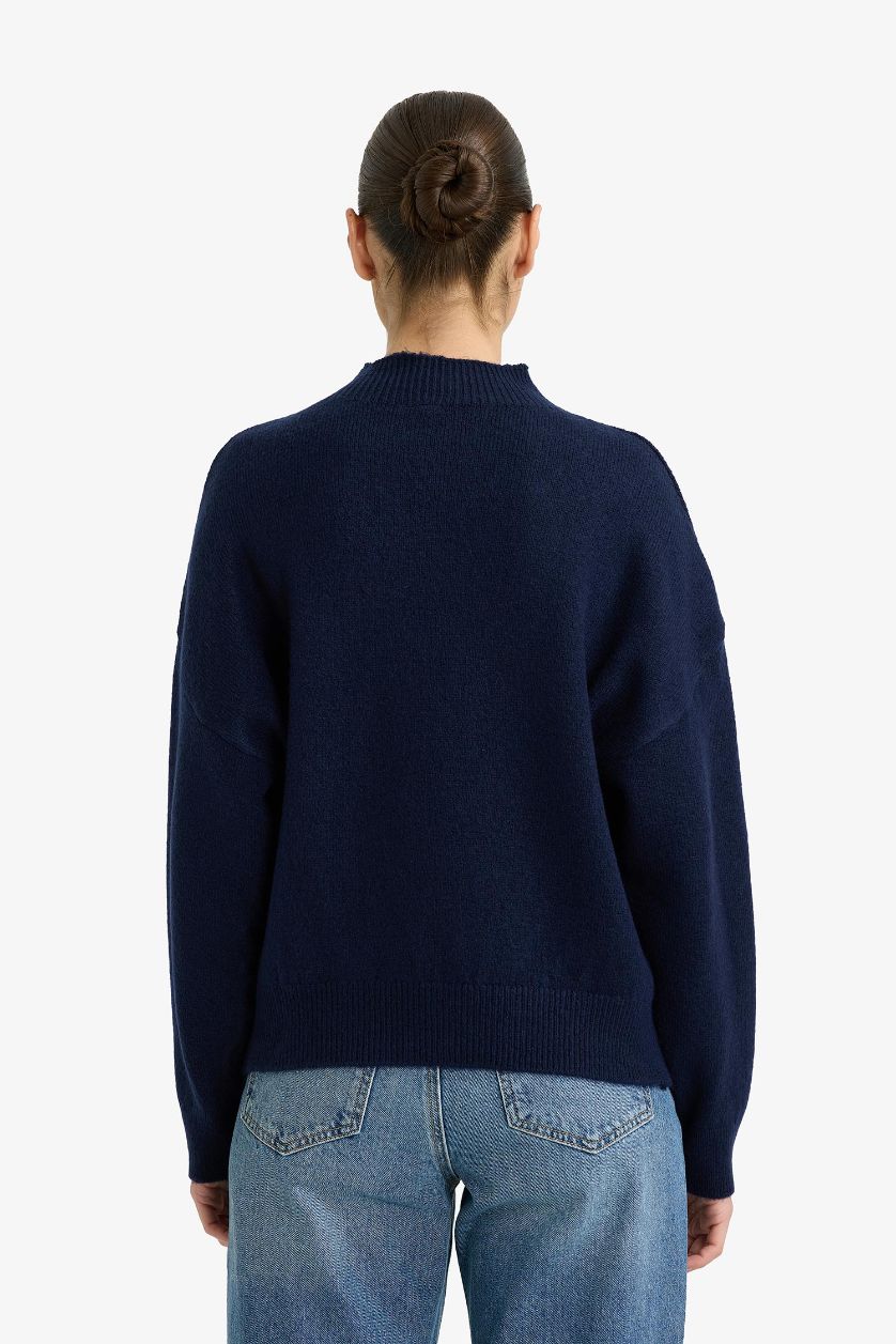 نساء كحلي بلوفر تريكو اوفر سايز برقبة عالية