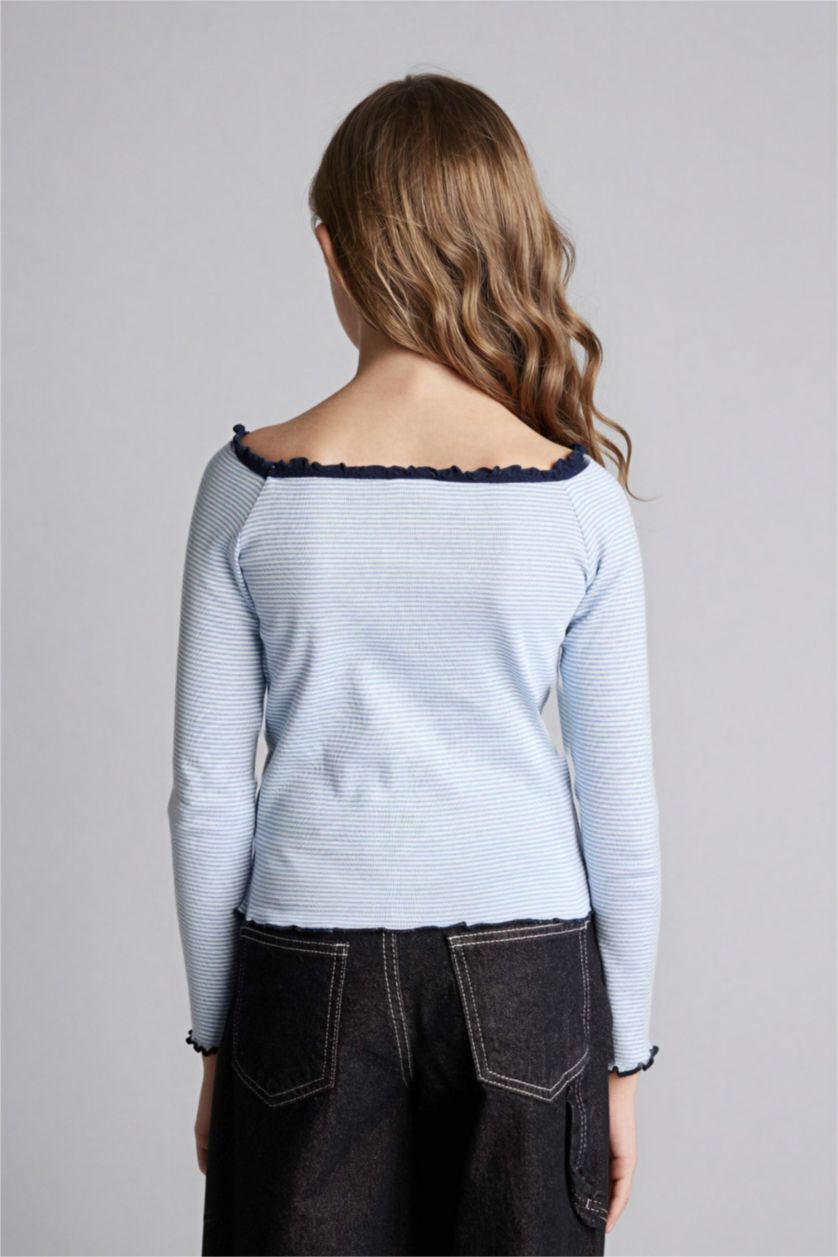 Девочки и подростки Голубрй Лонгслив с вырезом кармен и надписью для девочек