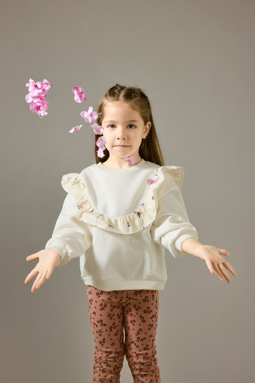 Kız Bebek Kırık Beyaz Overshirt Fit Bisiklet Yaka Çiçekli İçi Yumuşak Tüylü Sweatshirt Kız Bebek