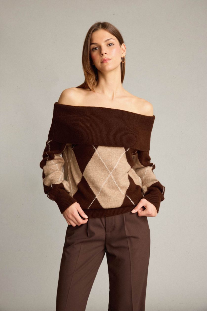 Woman Brown Overshirt Fit Open Shoulder Diamond Patterned Knit Pullover