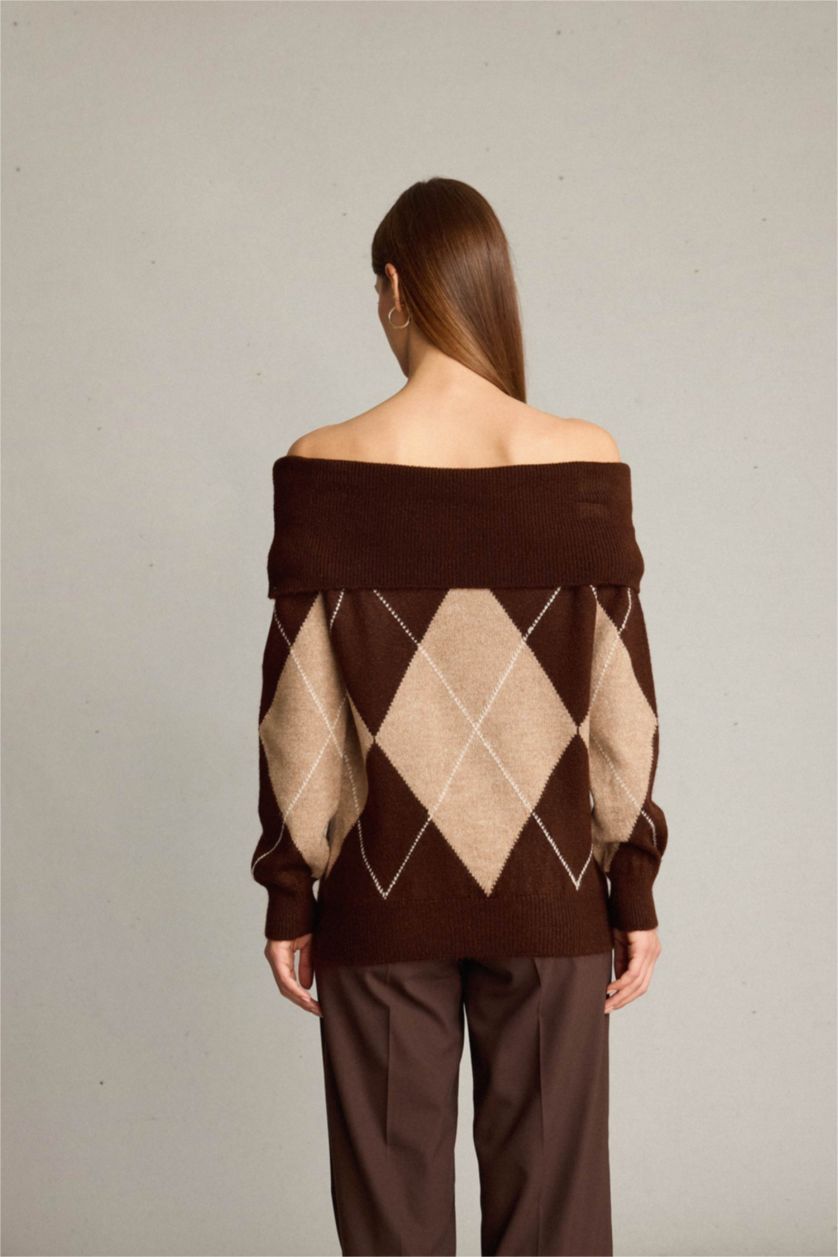Woman Brown Overshirt Fit Open Shoulder Diamond Patterned Knit Pullover