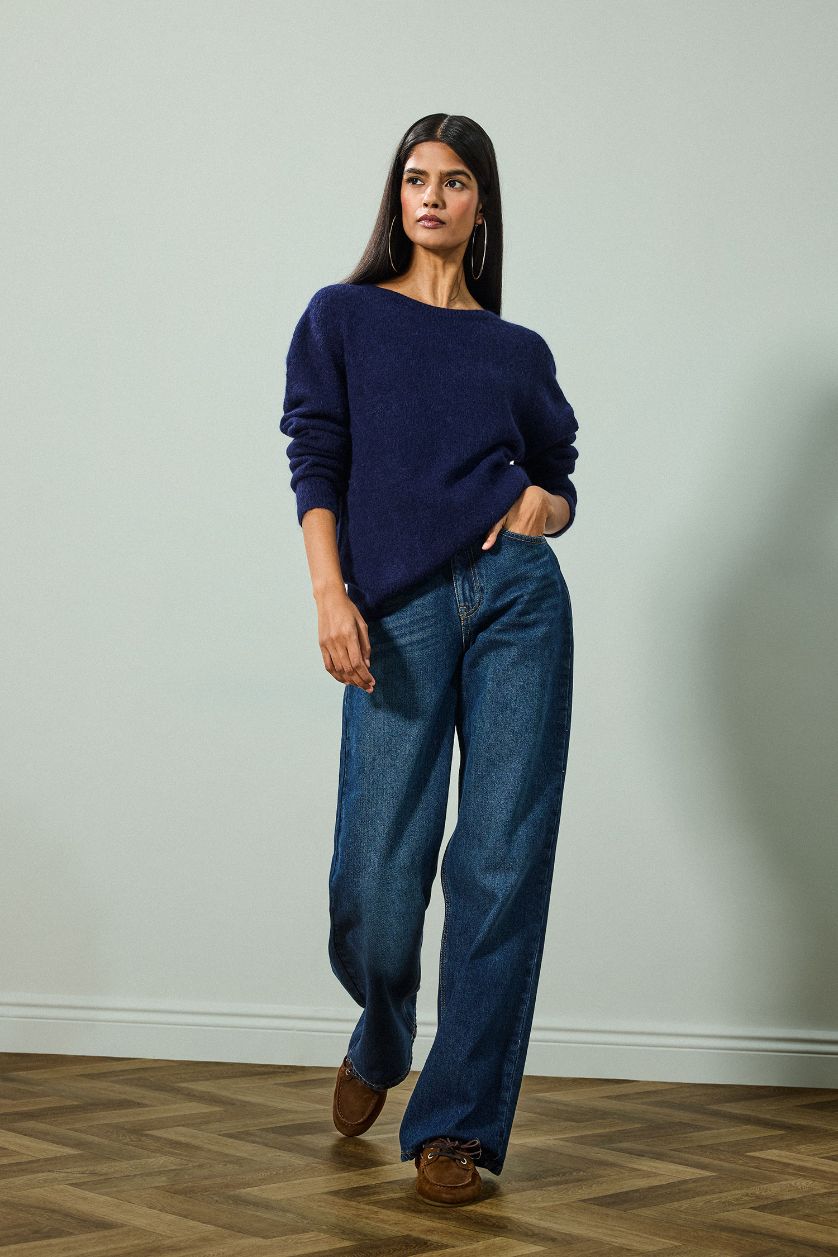 نساء كحلي بلوز تريكو قصة عادية بياخة مستديرة