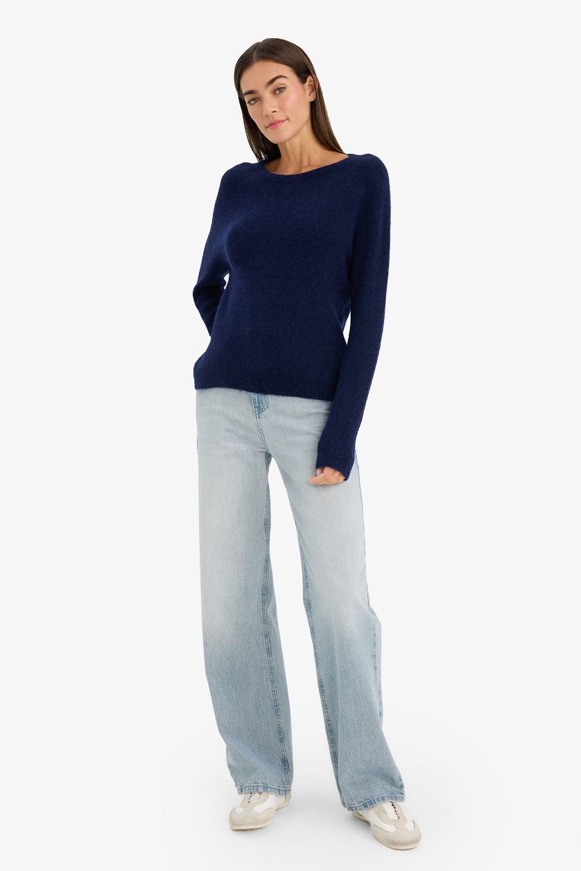 نساء كحلي بلوز تريكو قصة عادية بياخة مستديرة