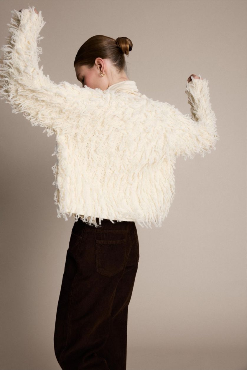 Woman Ecru Regular Fit Crew Neck Fringed Knitwear Cardigan