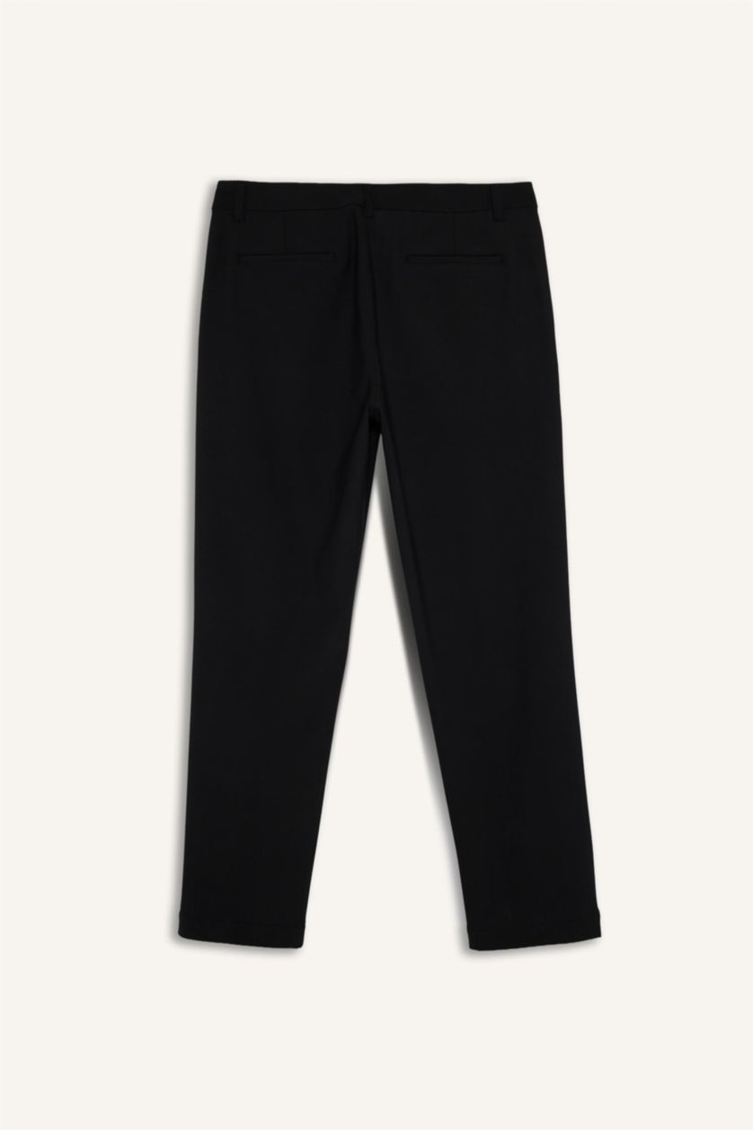 رجال أسود بنطرون قصة عادية ورجل عادي