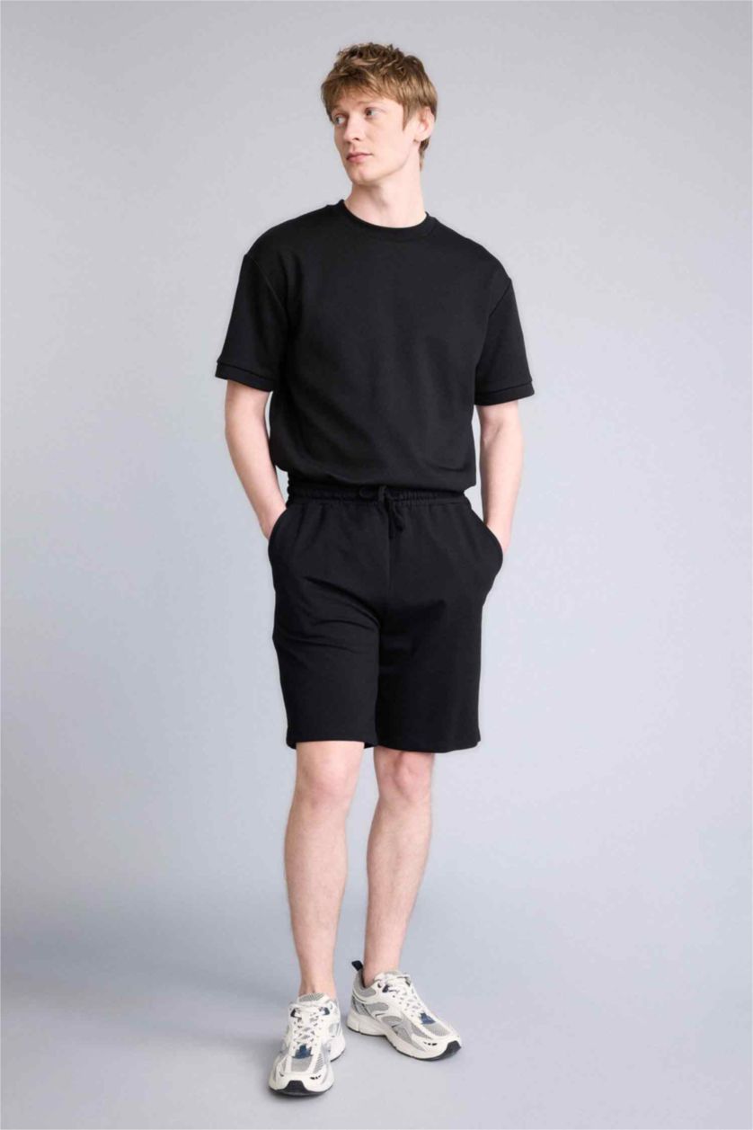 رجال أسود شورت قصة عادية