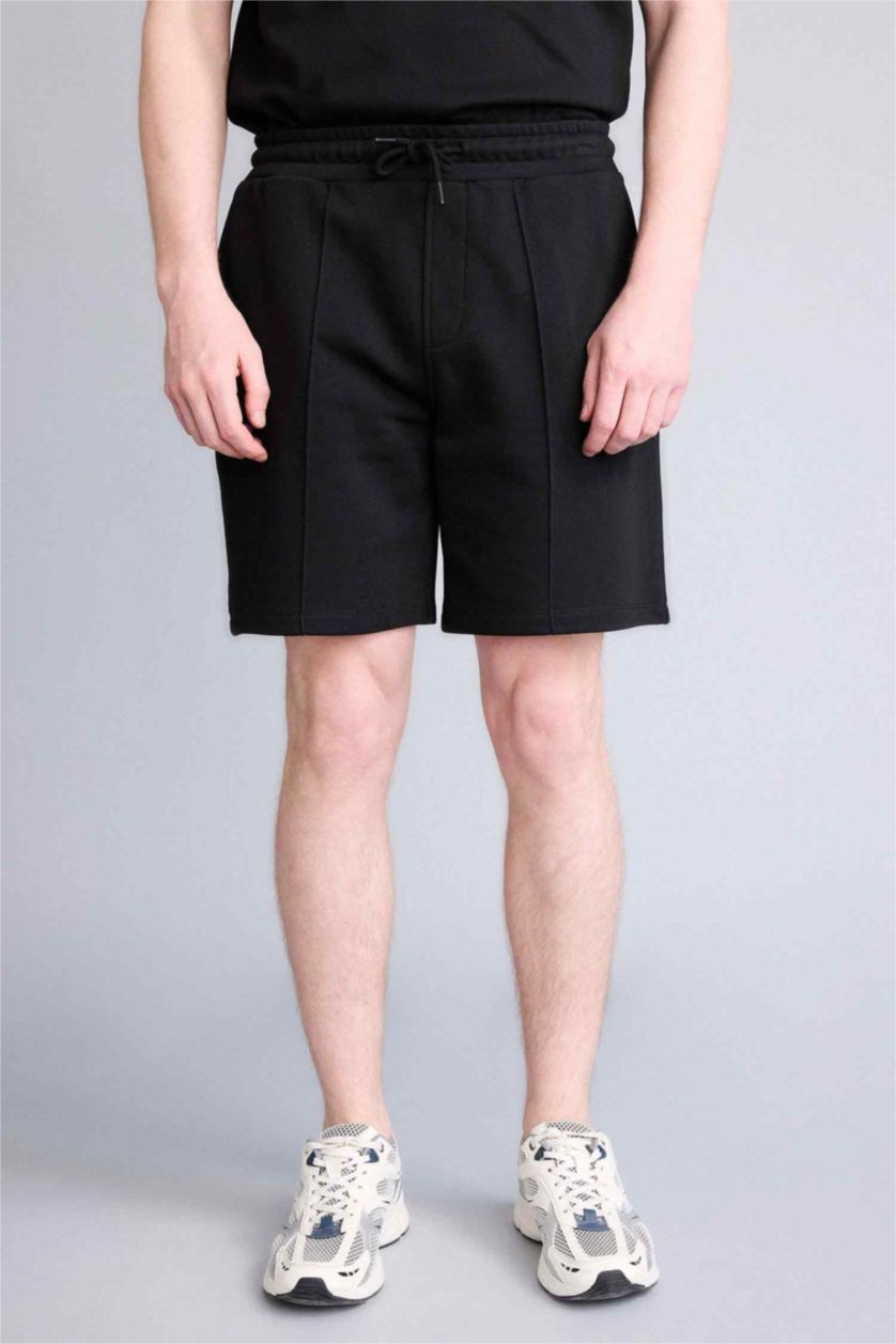 رجال أسود شورت قصة عادية