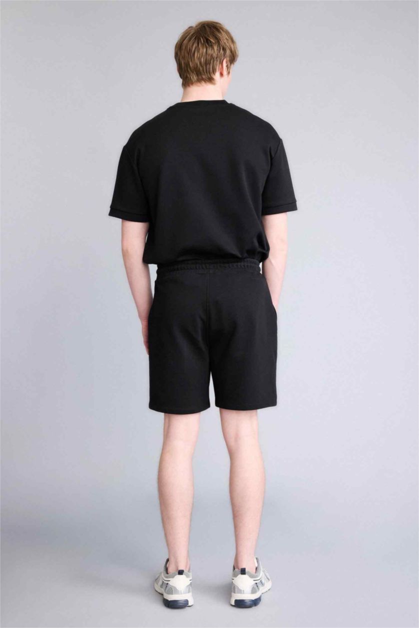 رجال أسود شورت قصة عادية