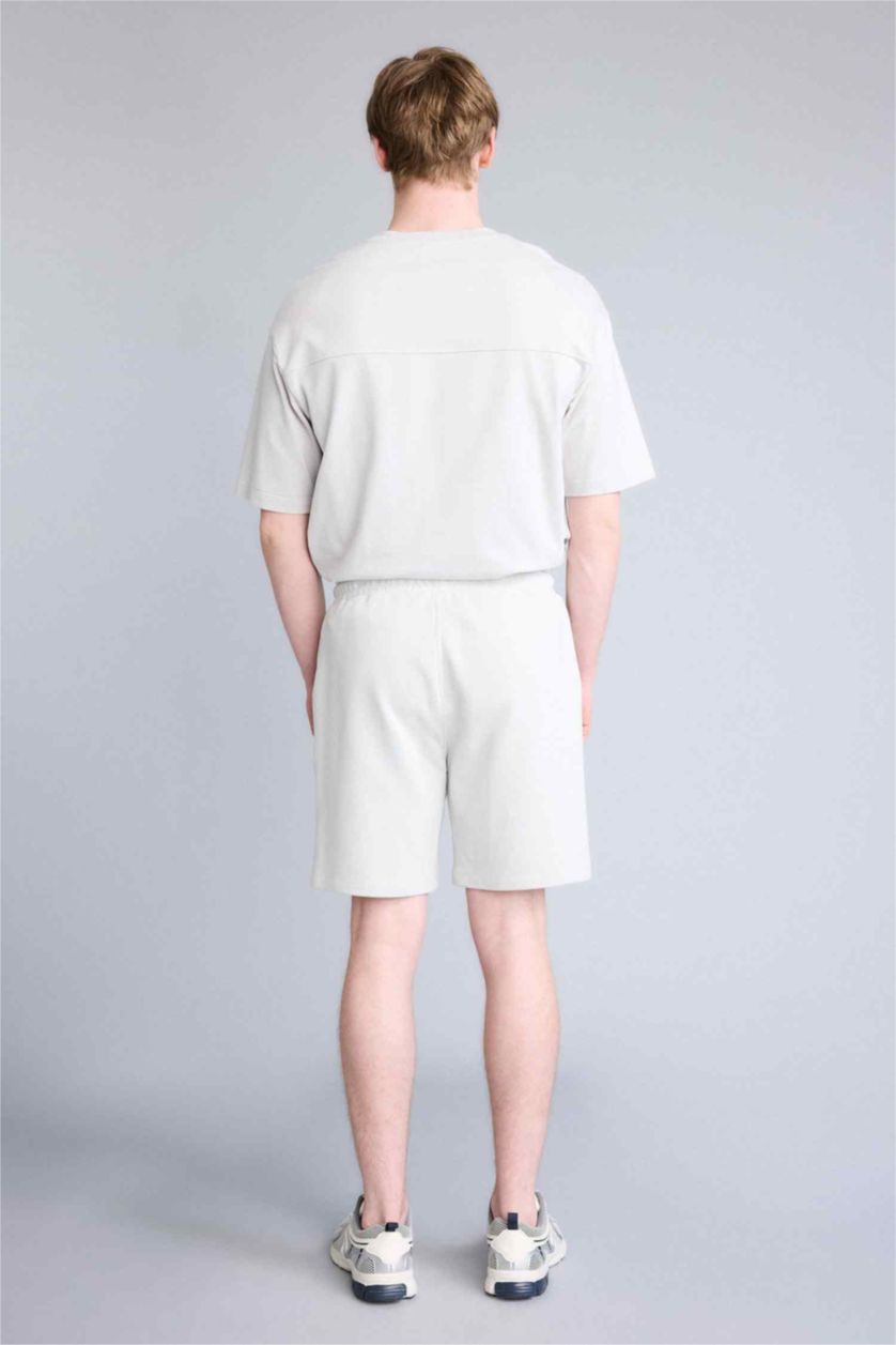 رجال اللون الحجري شورت قصة عادية