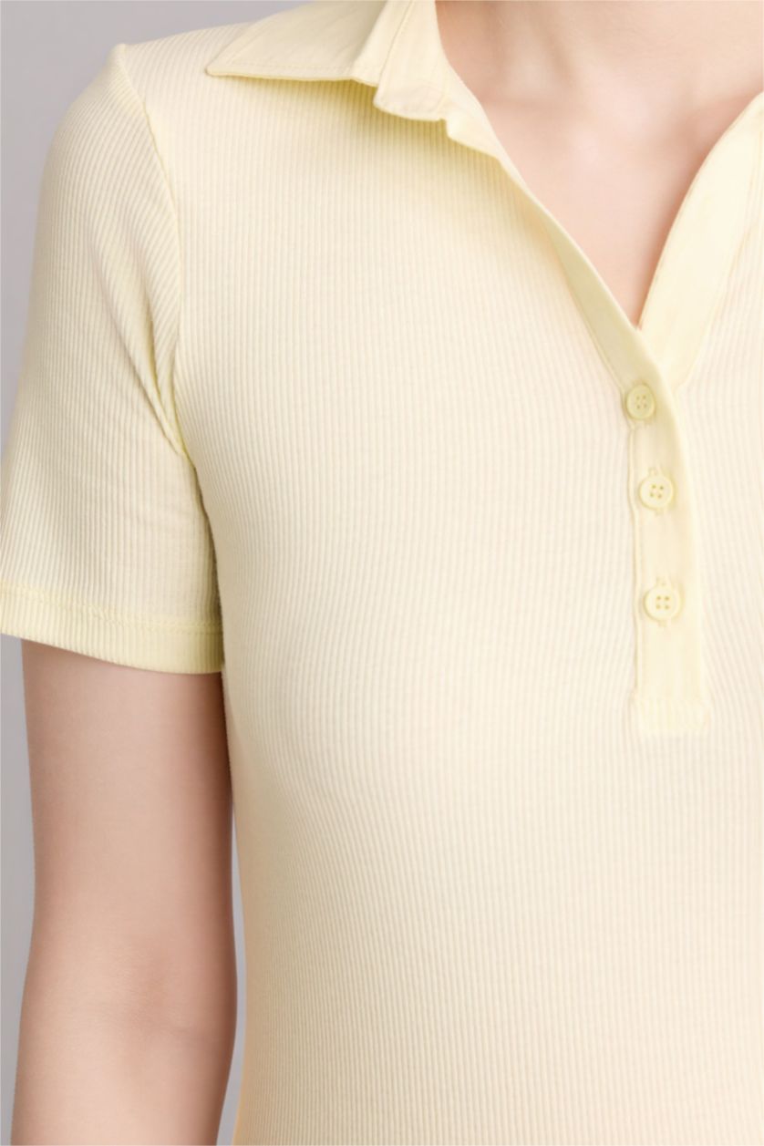 حريمي أصفر فاتح تيشيرت بولو نص كم سليم فيت مضلع