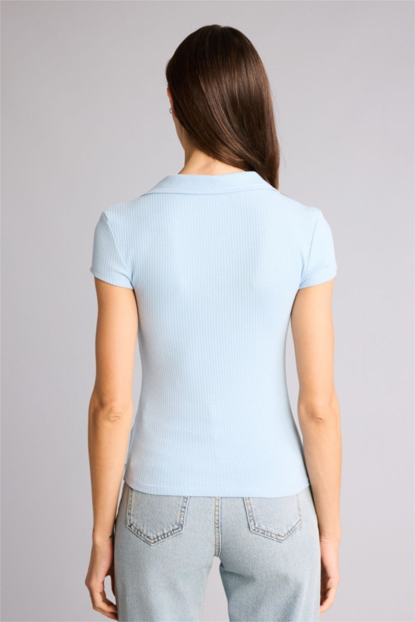 حريمي أزرق فاتح تيشيرت بولو نص كم مضلع قصة عادية