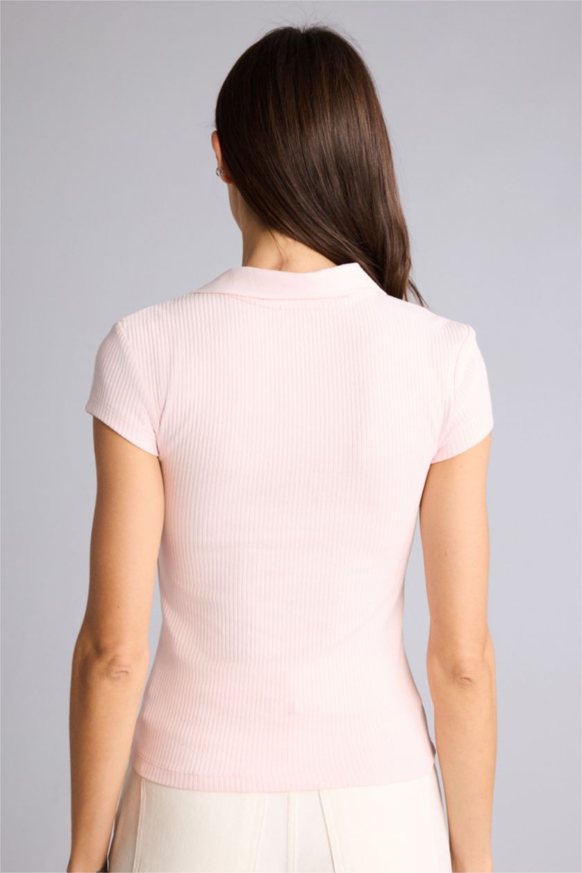 حريمي زهري فاتح تيشيرت بولو نص كم قصة عادية مضلع