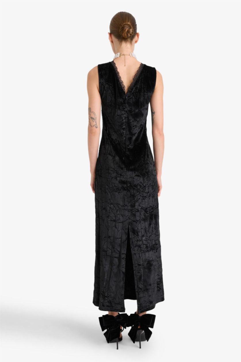Woman Black Velvet Sleeveless Dress
