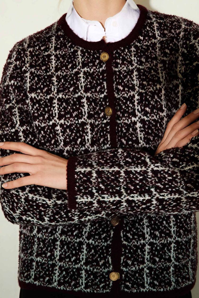 نساء خمري جاكيت تريكو قصة عادية بياخة مستديرة