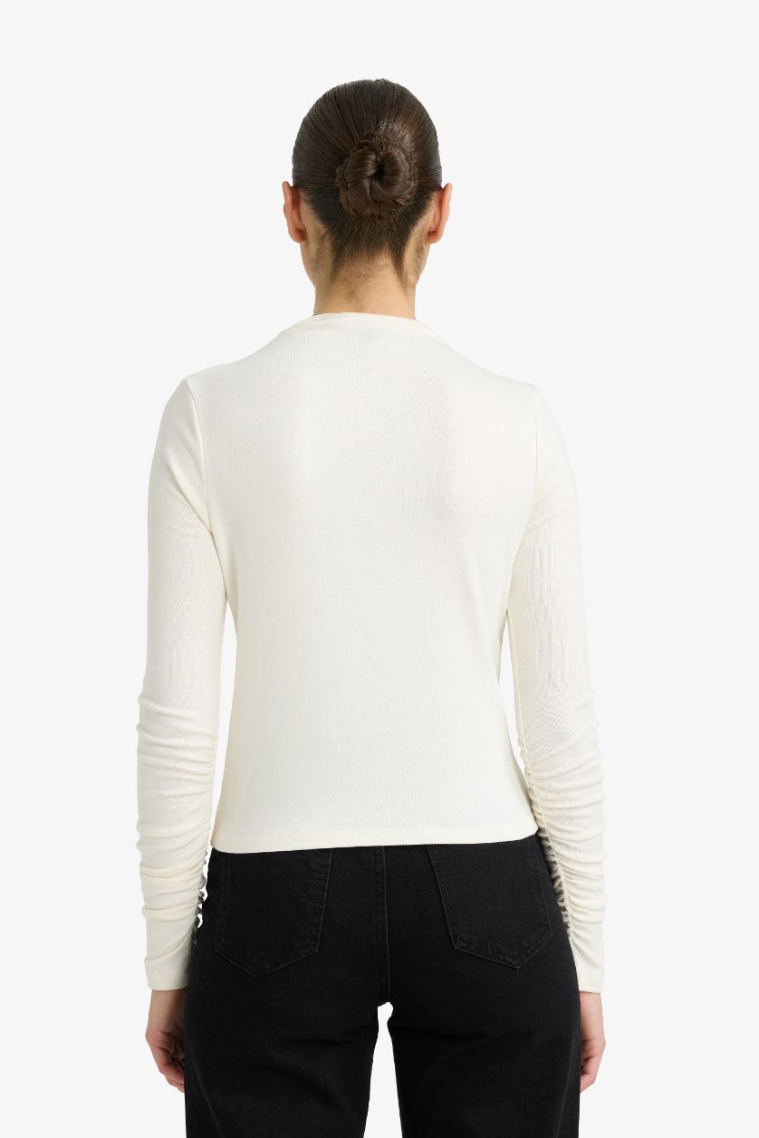 Kadın Kırık Beyaz Slım Fıt Yarım Balıkçı Yaka Ribana Uzun Kollu Tişört