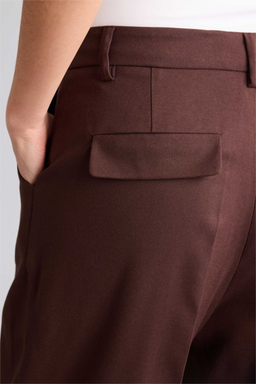 Woman Brown Carrot Fit High Waist Straight Leg Trousers