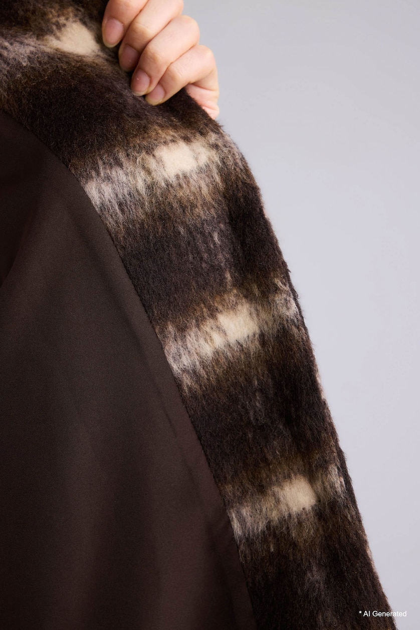 WOMAN Brown Cachet