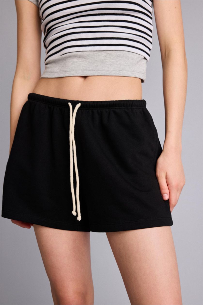 حريمي أسود شورت قصير قصة عادية