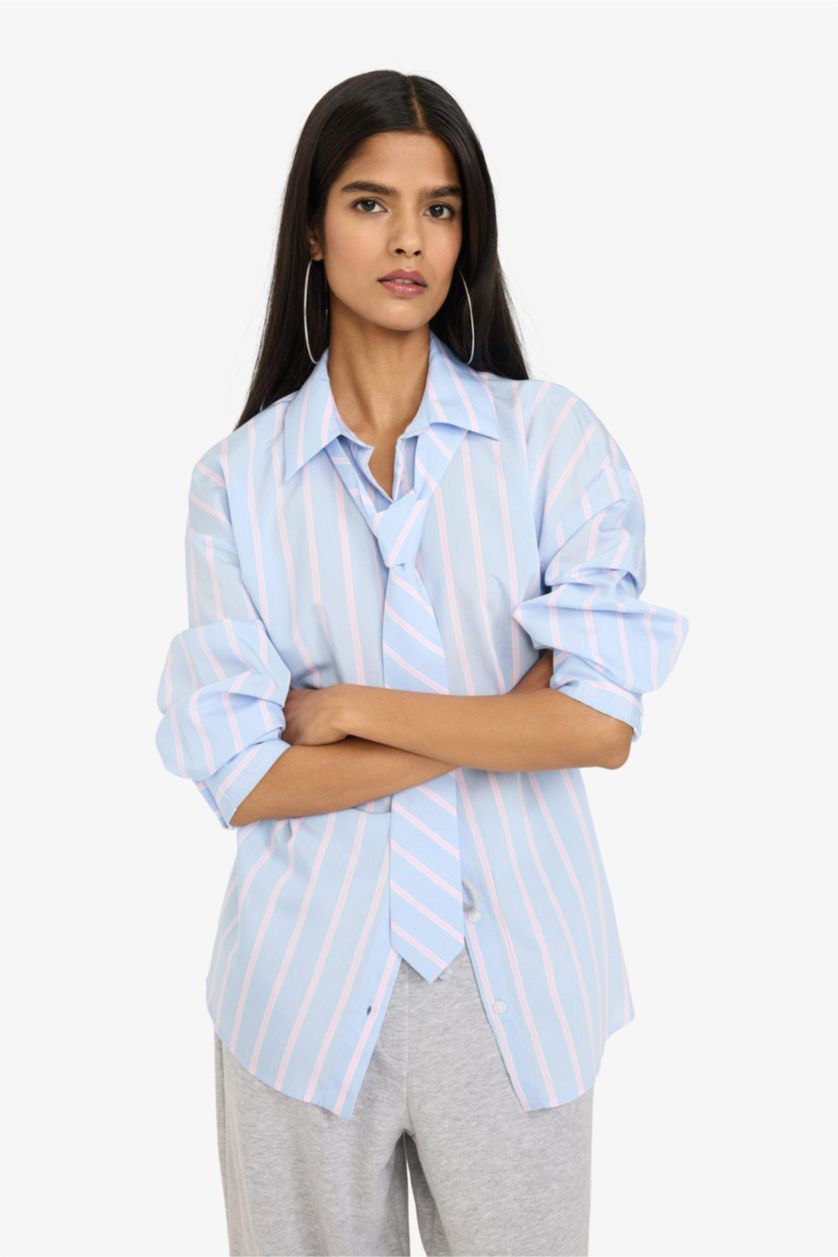 Woman Light Blue Oversize Shirt Collar Long Sleeve Shirt