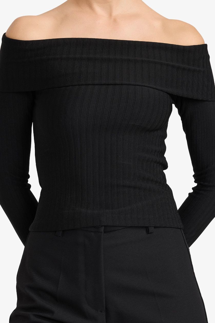 Woman Black Slim Fit Open Shoulder Cotton Long Sleeve T-Shirt