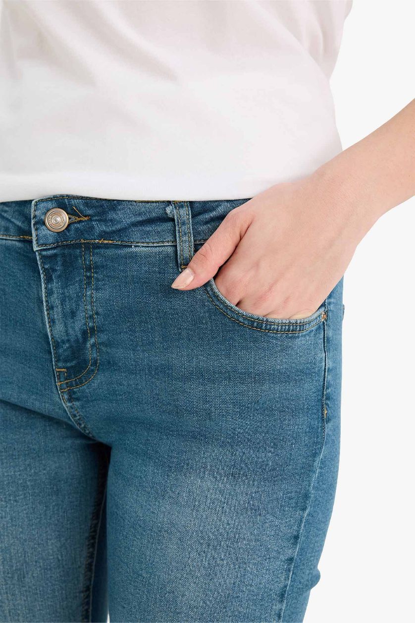 WOMAN Blue Low-Rise Flared Ankle Length Jeans