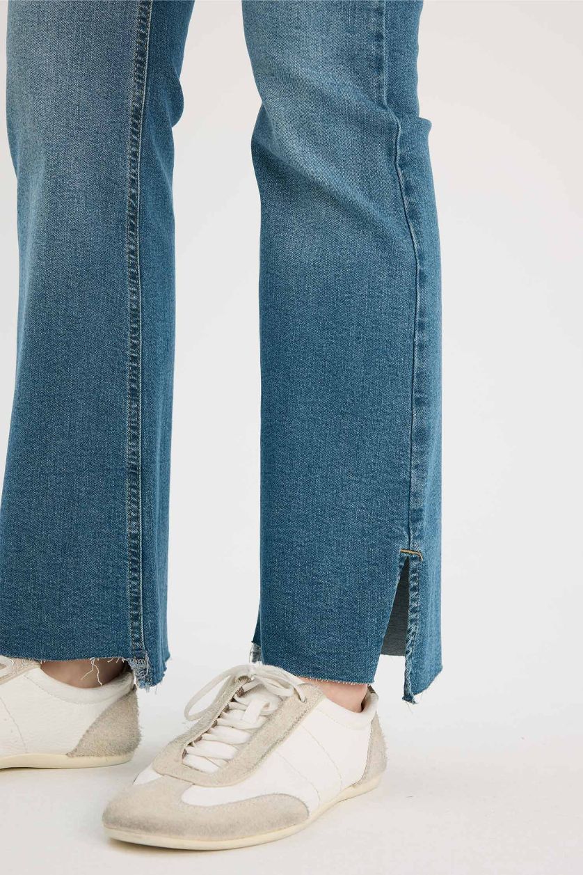 WOMAN Blue Low-Rise Flared Ankle Length Jeans