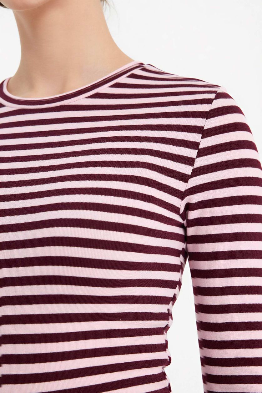 Woman Light Pink Loose Fit Boat Neck Ribbed Long Sleeve T-Shirt