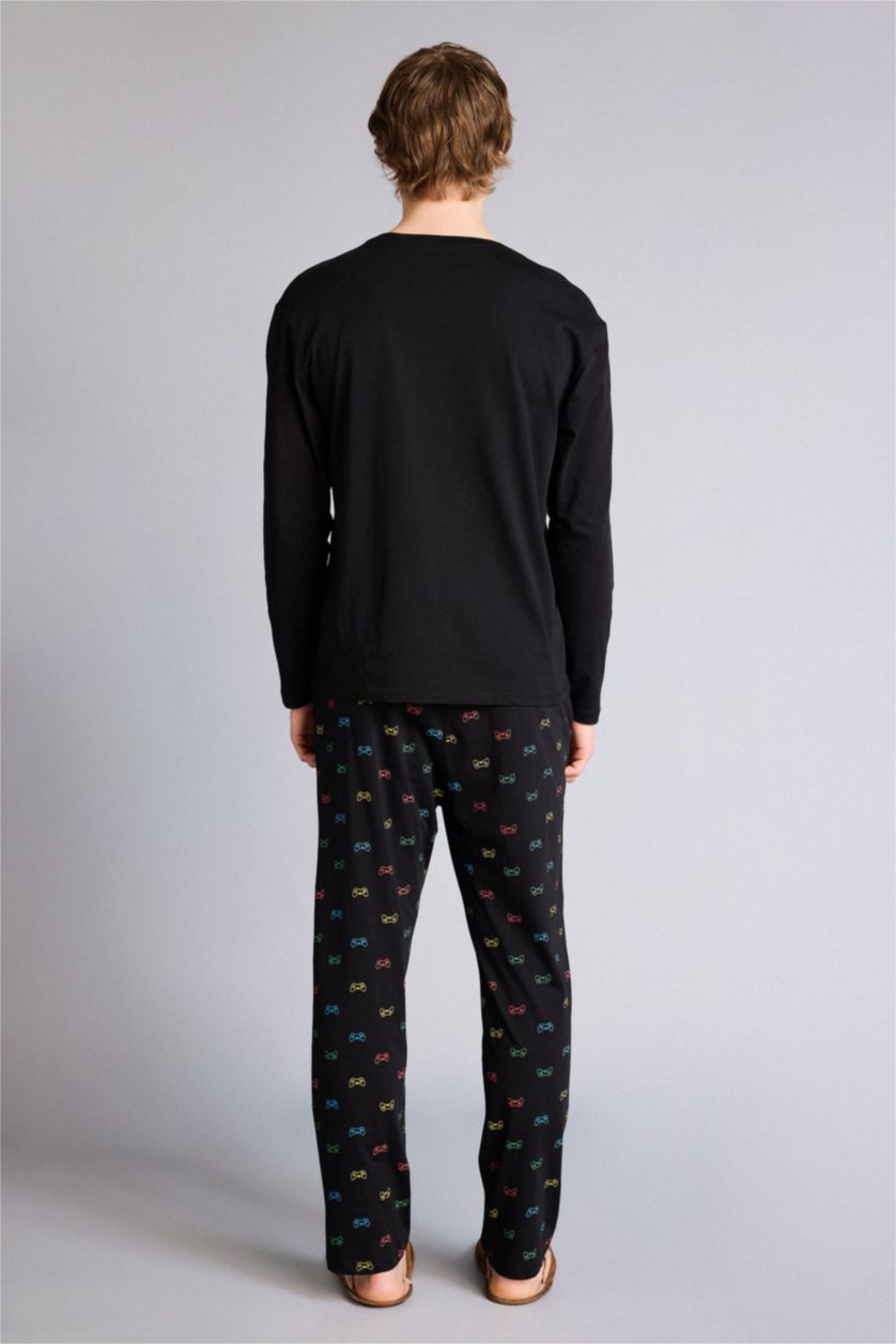 MAN Black 2 piece Regular Fit Set