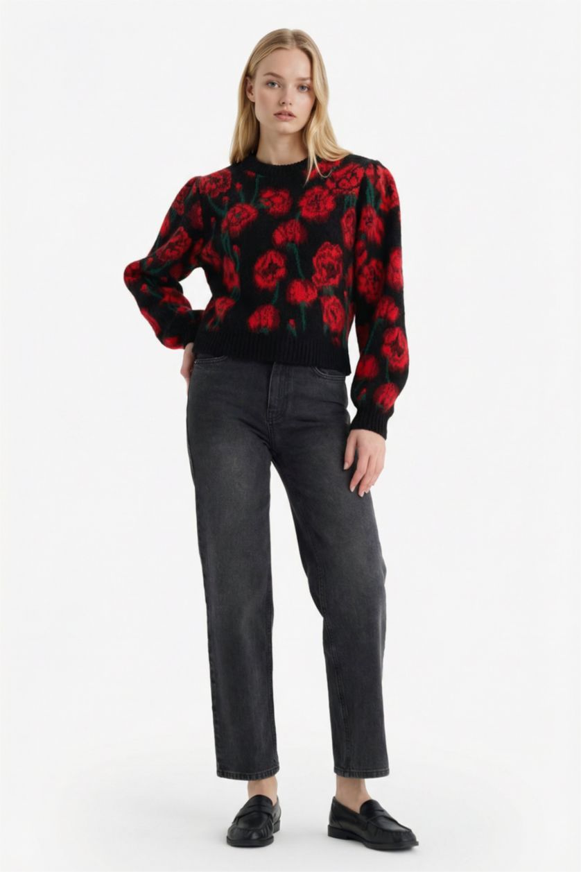 Woman Black Regular Fit Crew Neck Romantic Print Pullover