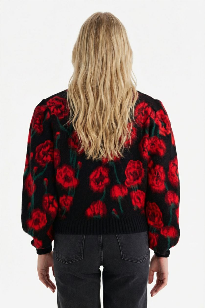 Woman Black Regular Fit Crew Neck Romantic Print Pullover