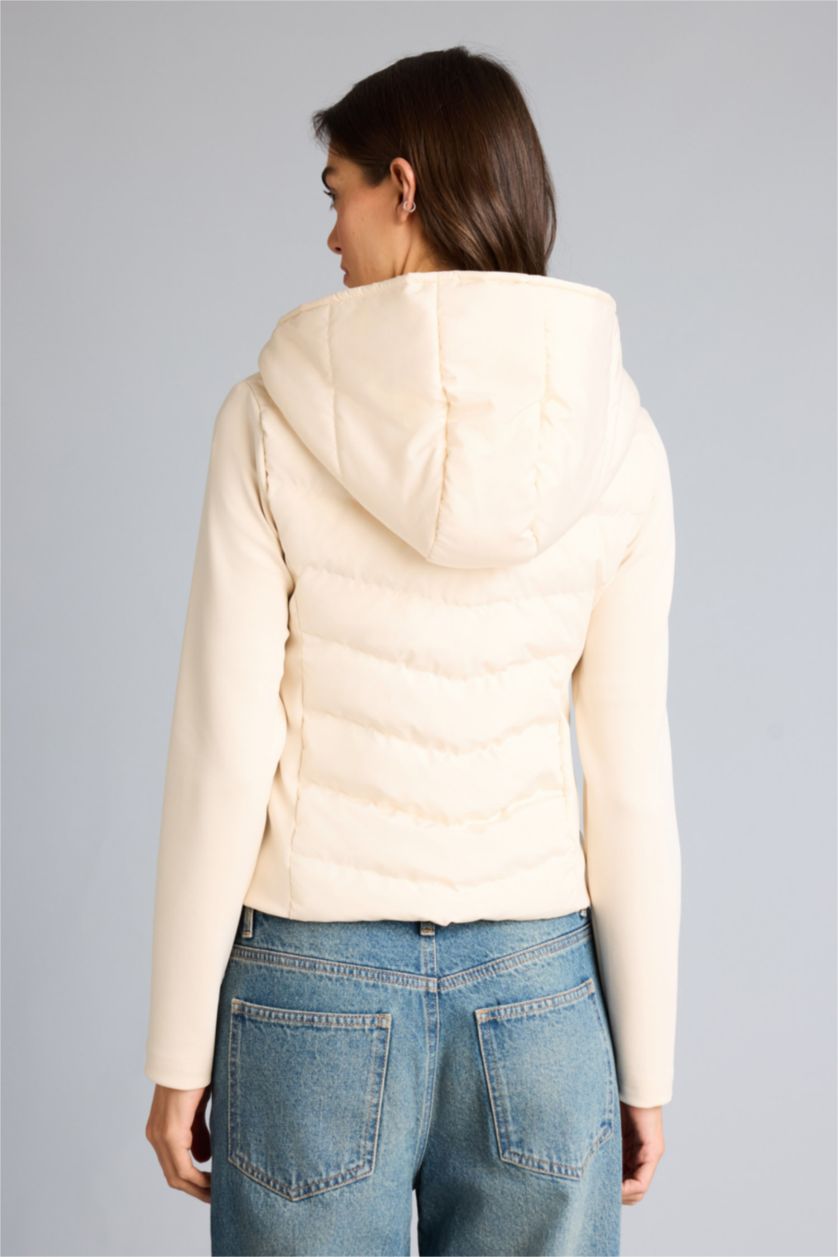 Kadın Ekru Rüzgar Geçirmez Mont