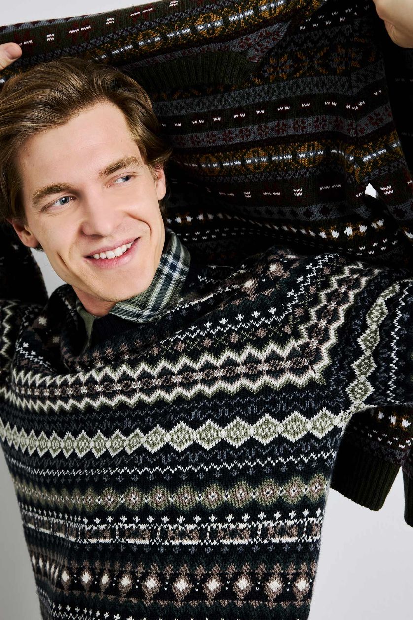 MAN NAVY Standard Fit Knitwear Pullover