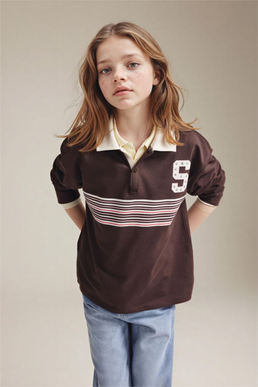 بنات بني تيشيرت بولو كم طويل قماش رقيق بطبعة شعار بياقة بولو