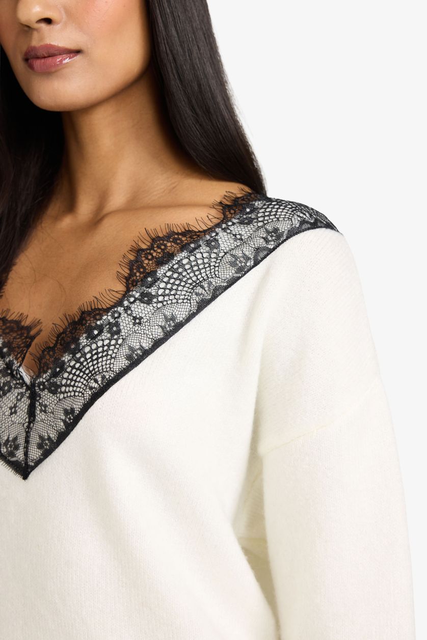 Kadın Ekru Regular Fit V Yaka Dantel Detaylı Triko Kazak