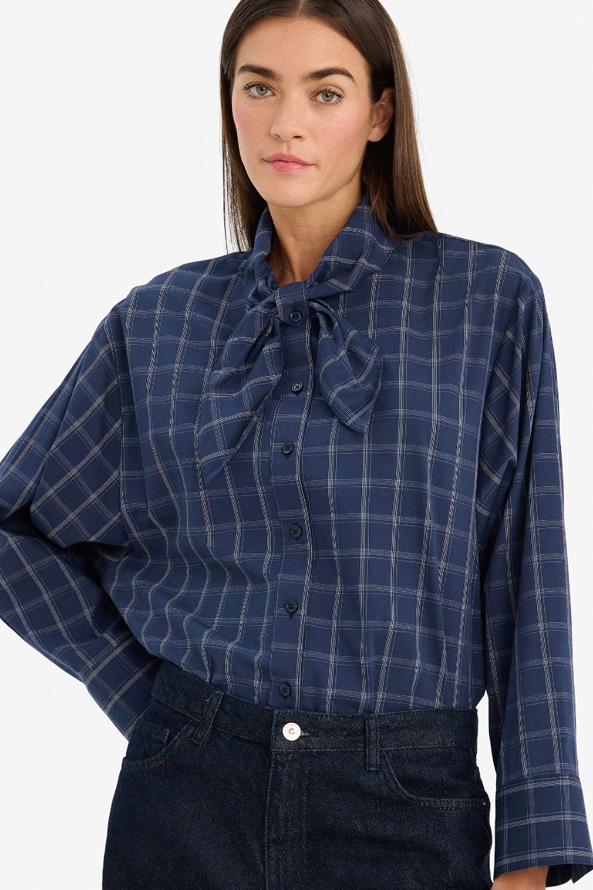 Kadın Lacivert Oversıze Fular Yaka Kareli Poplin Uzun Kollu Gömlek