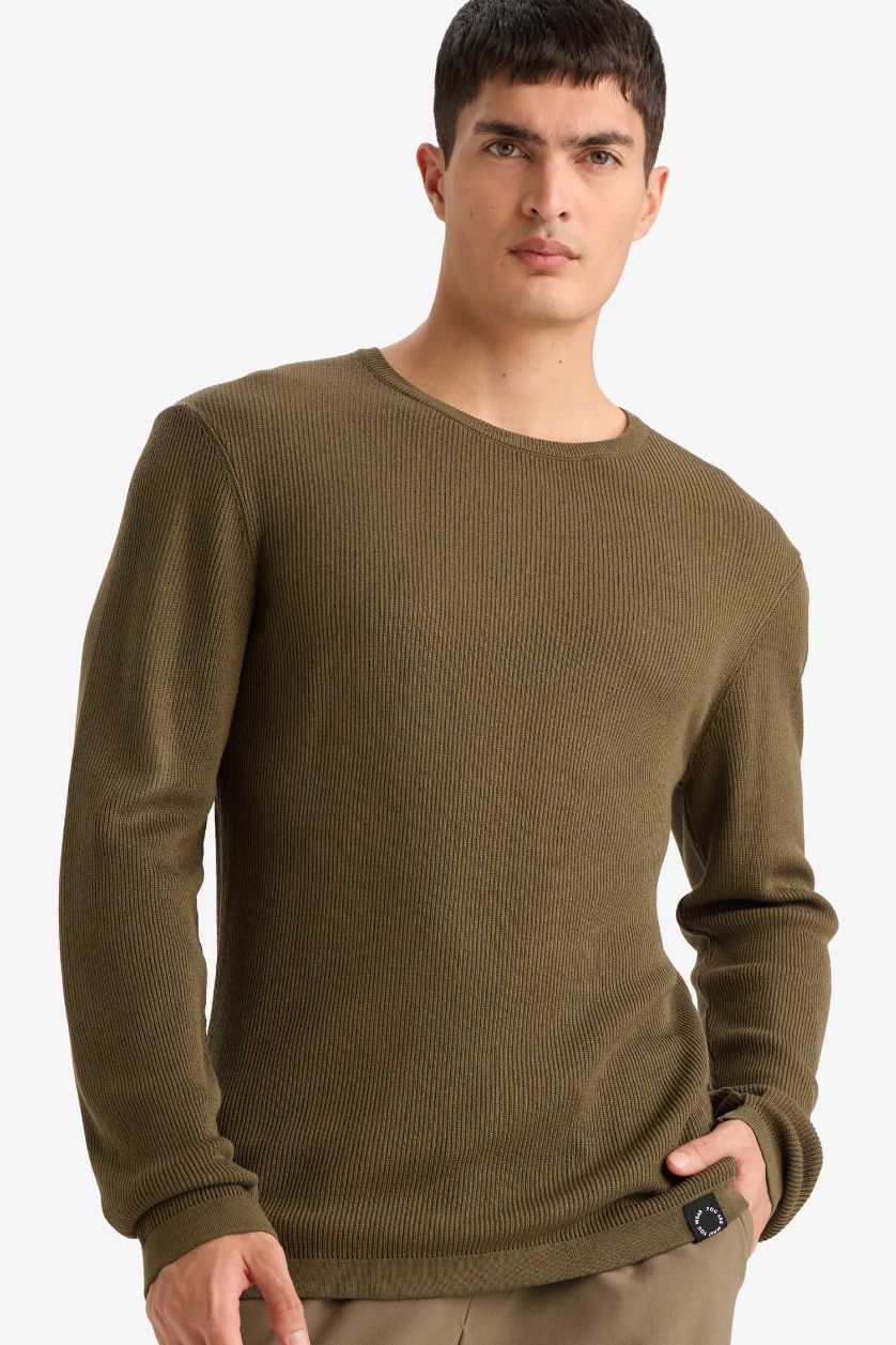 Man Dark Khaki Crew Neck Knit Pullover