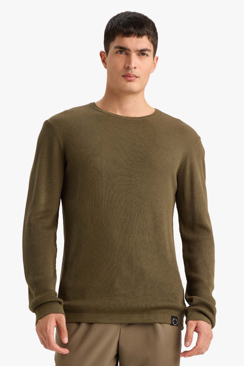 Man Dark Khaki Crew Neck Knit Pullover