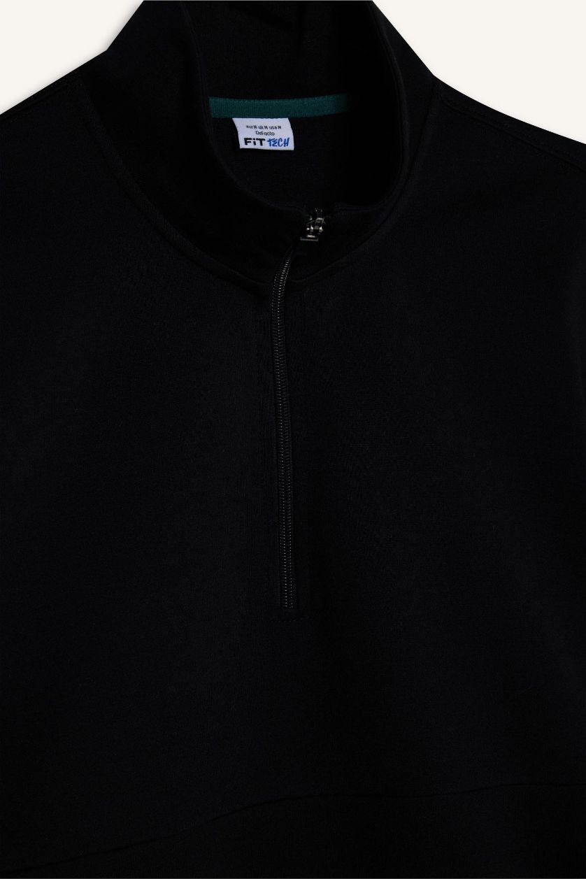 Man Black Standard Fit Sweatshirt