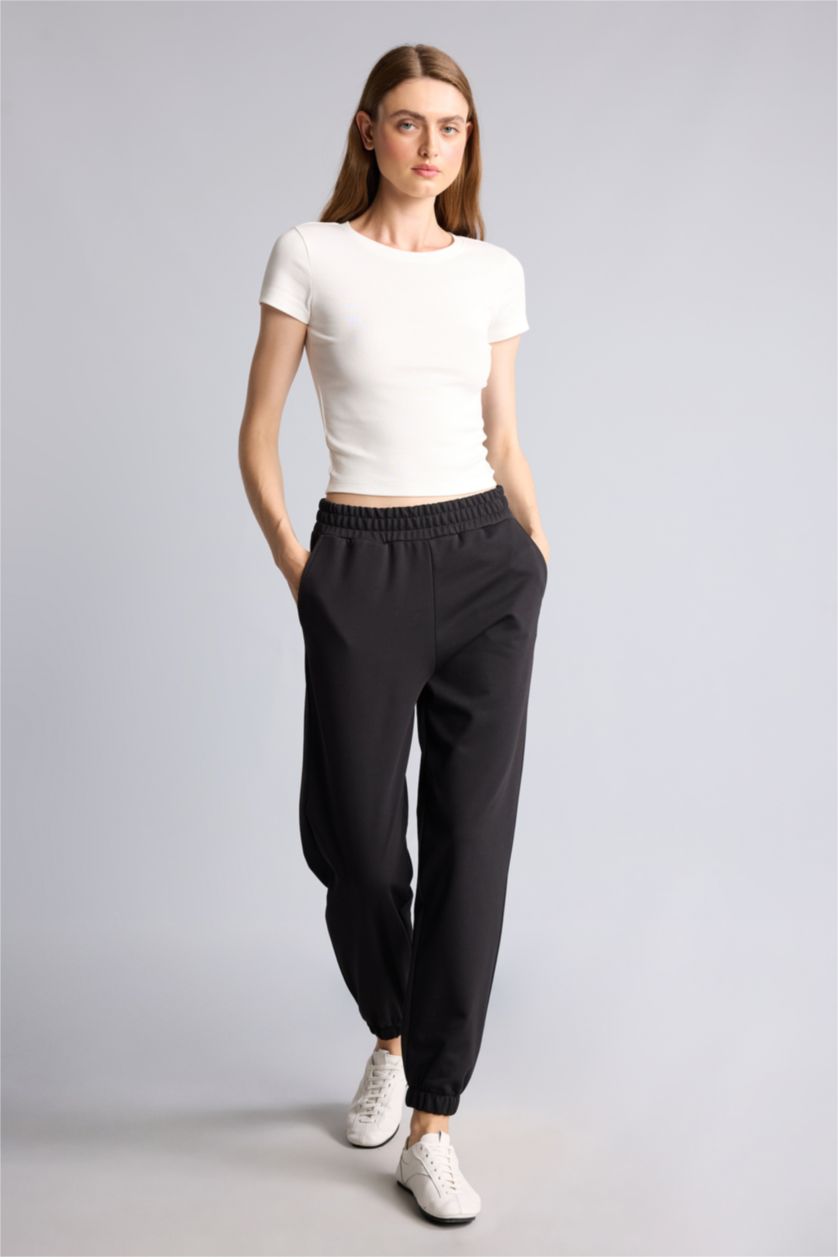 Women Black Balloon Fit Trousers