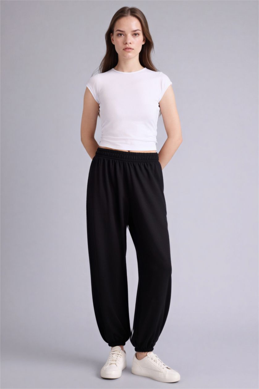 Woman Black Balloon Fit Basic Trousers