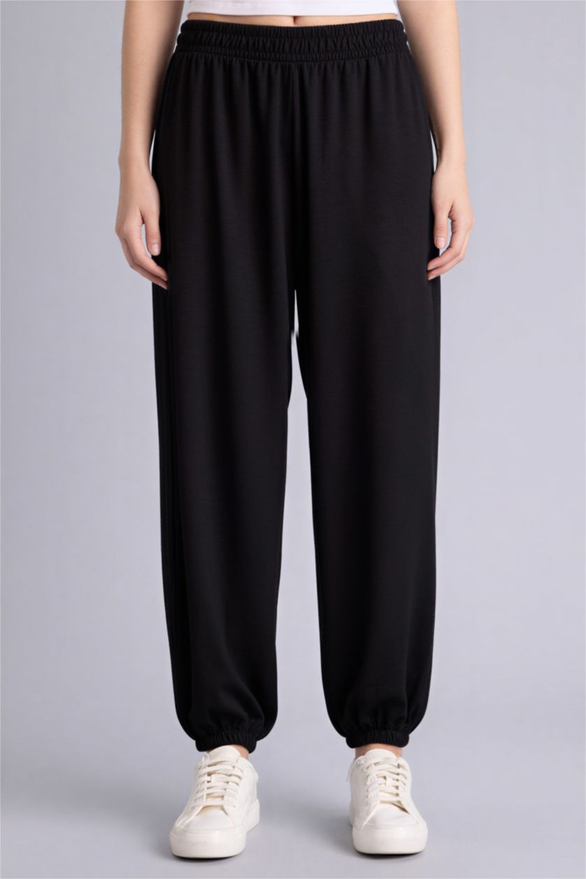 Woman Black Balloon Fit Basic Trousers
