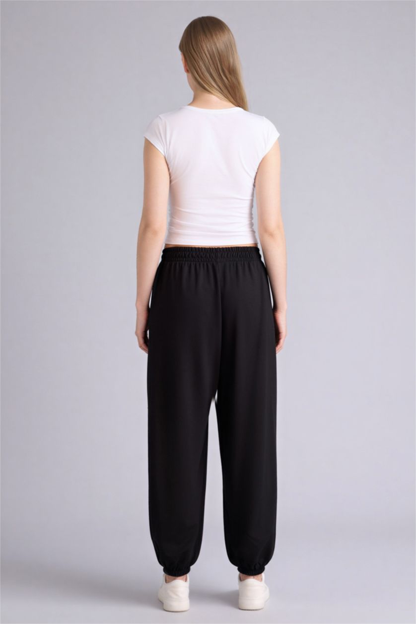 Woman Black Balloon Fit Basic Trousers