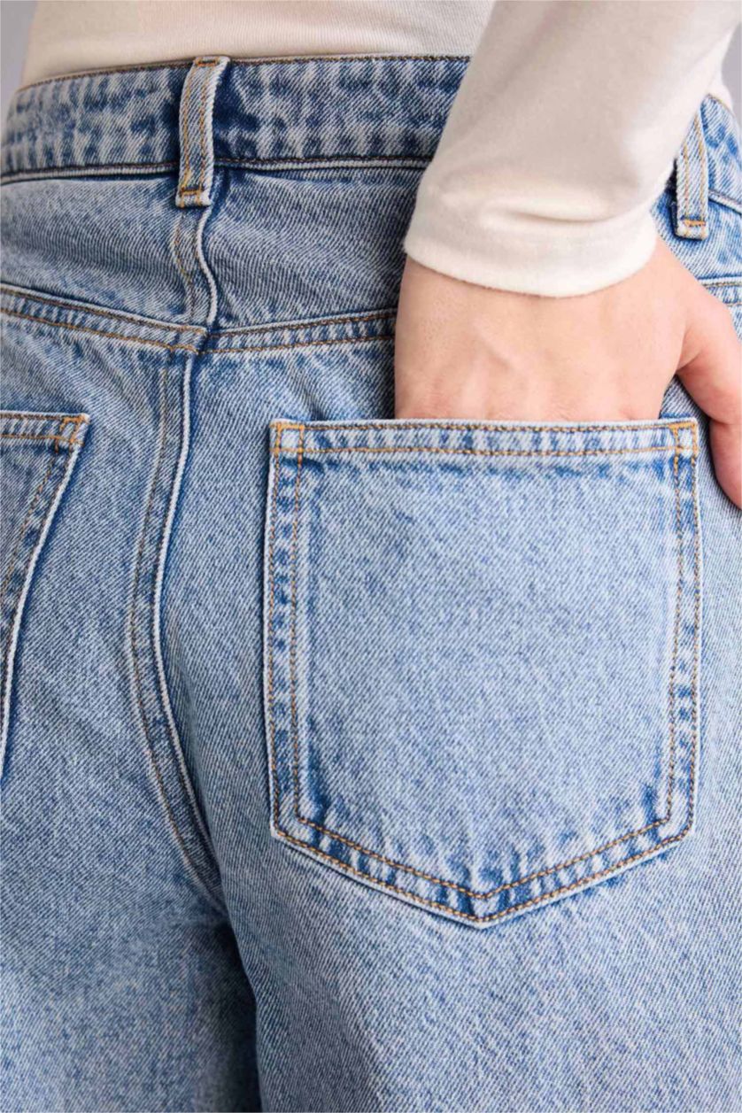 Kadın Açık Mavi Barrel Fıt Yüksek Bel Katlamalı Paça Jean Pantolon