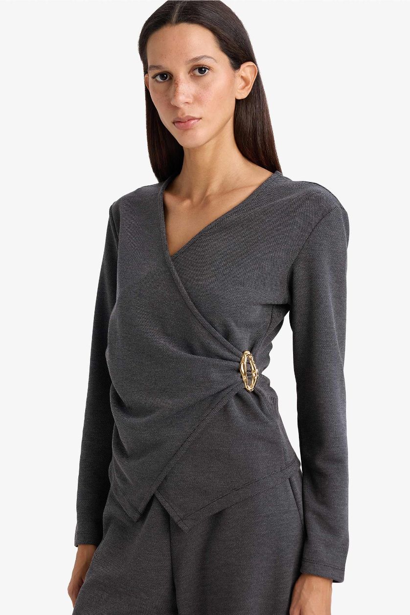 Kadın Koyu Antrasit Regular Fit Wrap Yaka Aksesuar Detaylı Uzun Kollu Bluz