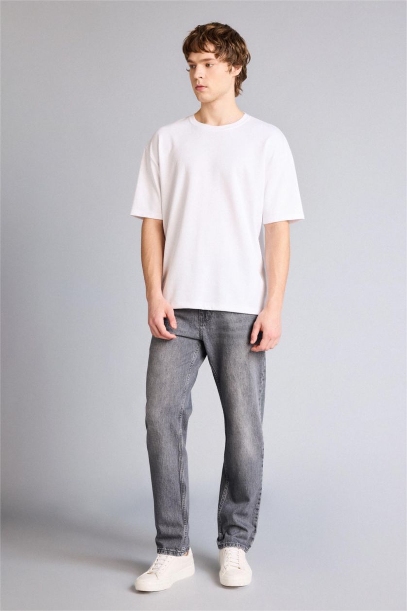 Man Grey Tapered Fit Trousers