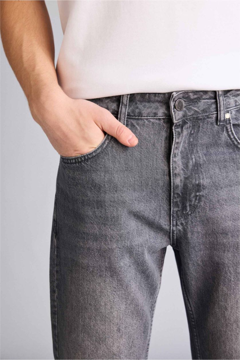 Man Grey Tapered Fit Trousers