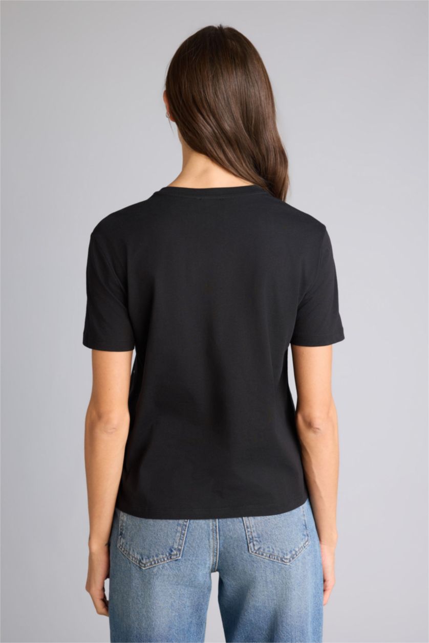 حريمي أسود تيشيرت نص كم قصة عادية مطرز وياقة مستديرة