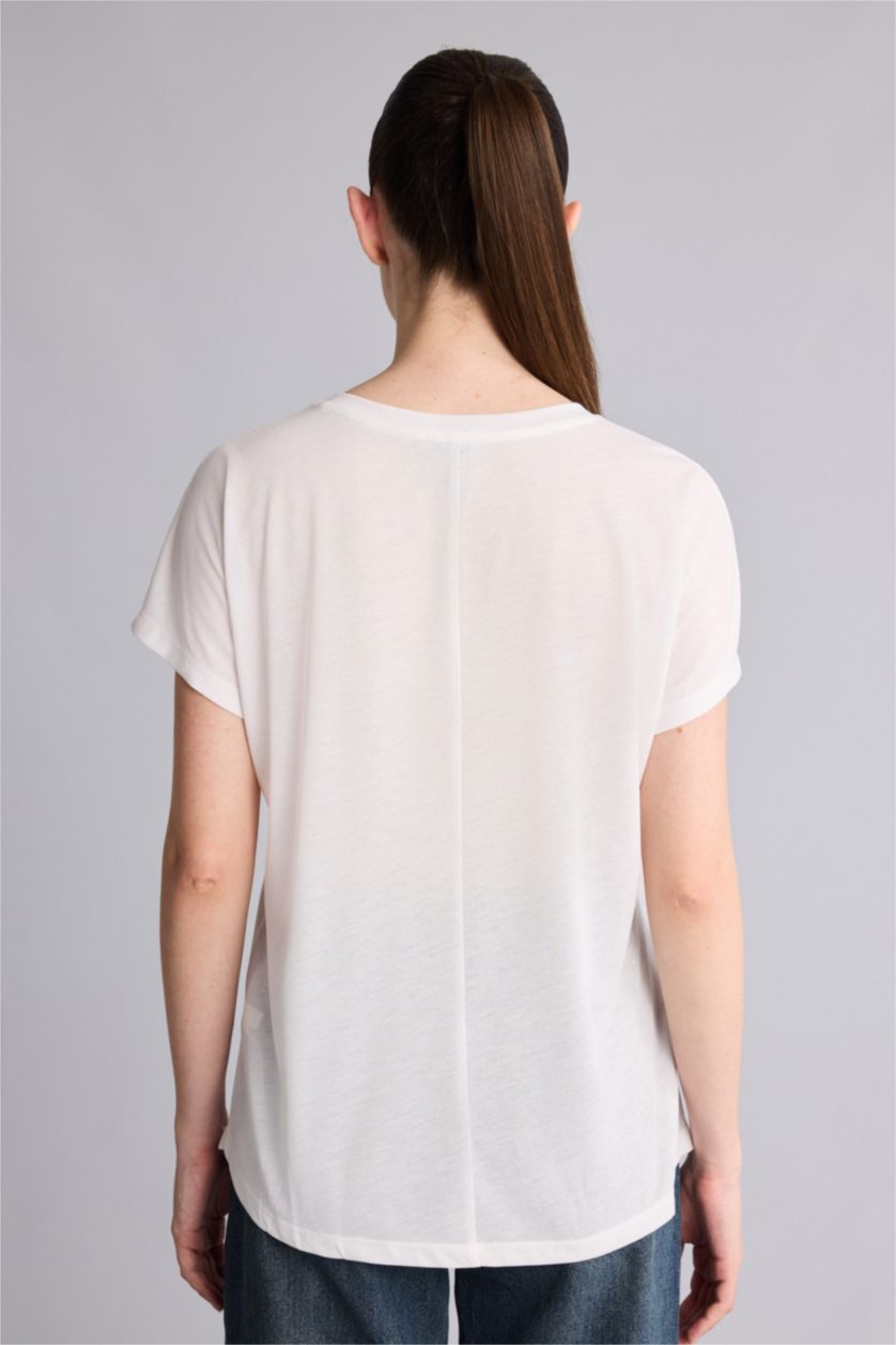 حريمي بيج فاتح تيشيرت نص كم فلورال وياقة مستديرة